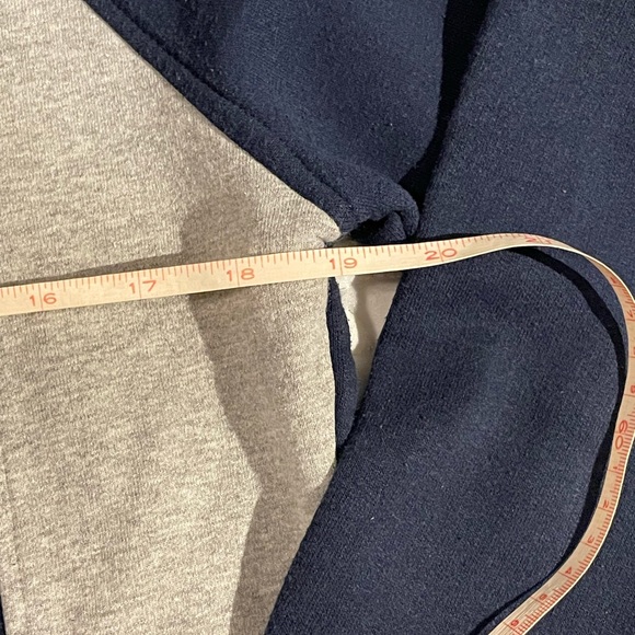 Toronto Maple Leafs Hoodie -Boys Size S - Picture 5 of 11